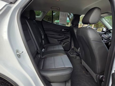 Certified 2025 Chevrolet Trax LT w/ LT Convenience Package FWD image 24