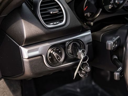Used 2019 Porsche 718 Cayman RWD image 23