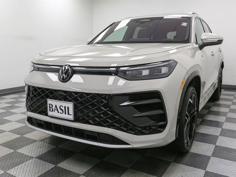 New 2026 Volkswagen Tiguan SEL R-Line AWD/4WD image 4