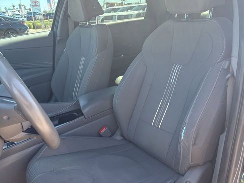 Used 2023 Hyundai Elantra SEL w/ Convenience Package image 6