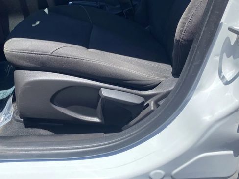 Used 2017 Ford Focus SE FWD image 19
