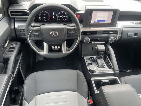 Used 2025 Toyota Tacoma TRD Sport AWD/4WD image 12