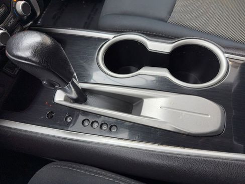 Used 2018 Nissan Pathfinder SV image 30