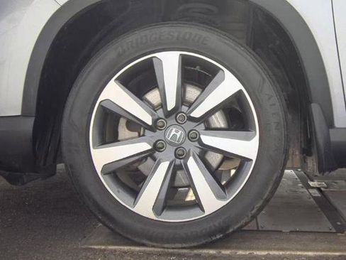 Used 2024 Honda Pilot Touring image 4