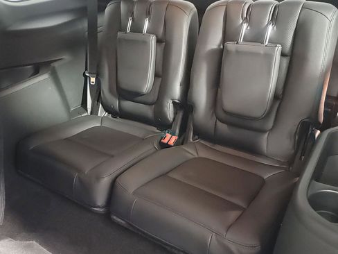 Used 2018 Ford Explorer XLT w/ Equipment Group 201A image 18