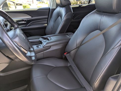 Used 2024 Toyota Grand Highlander XLE FWD image 27