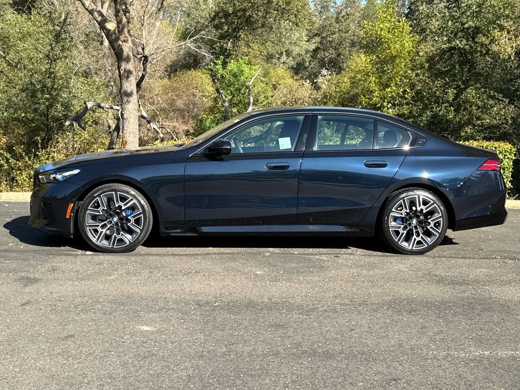 Used 2026 BMW 530i xDrive w/ M Sport Package AWD/4WD image 8