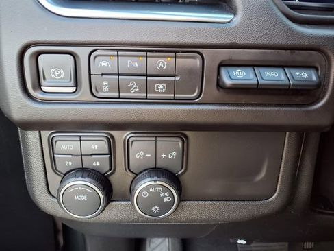 Used 2024 Chevrolet Suburban Premier w/ Premium Package 2 AWD/4WD image 13