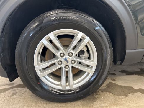 Used 2023 Ford Explorer XLT w/ Equipment Group 202A AWD/4WD image 28