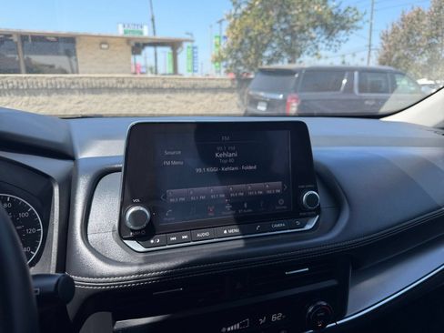 Used 2025 Nissan Rogue SV FWD image 20