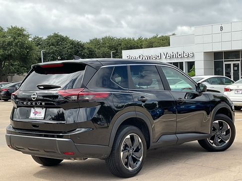 Used 2025 Nissan Rogue SV FWD image 4