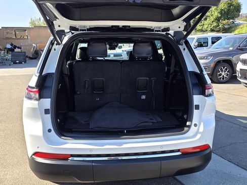 Certified 2024 Jeep Grand Cherokee L Limited w/ Luxury Tech Group II image 20