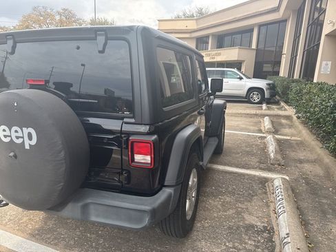 Used 2019 Jeep Wrangler Sport S image 13