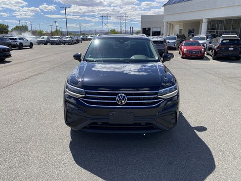 Used 2022 Volkswagen Tiguan SE w/ Panoramic Sunroof Package FWD image 40