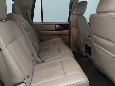 Used 2017 Lincoln Navigator Select image 19