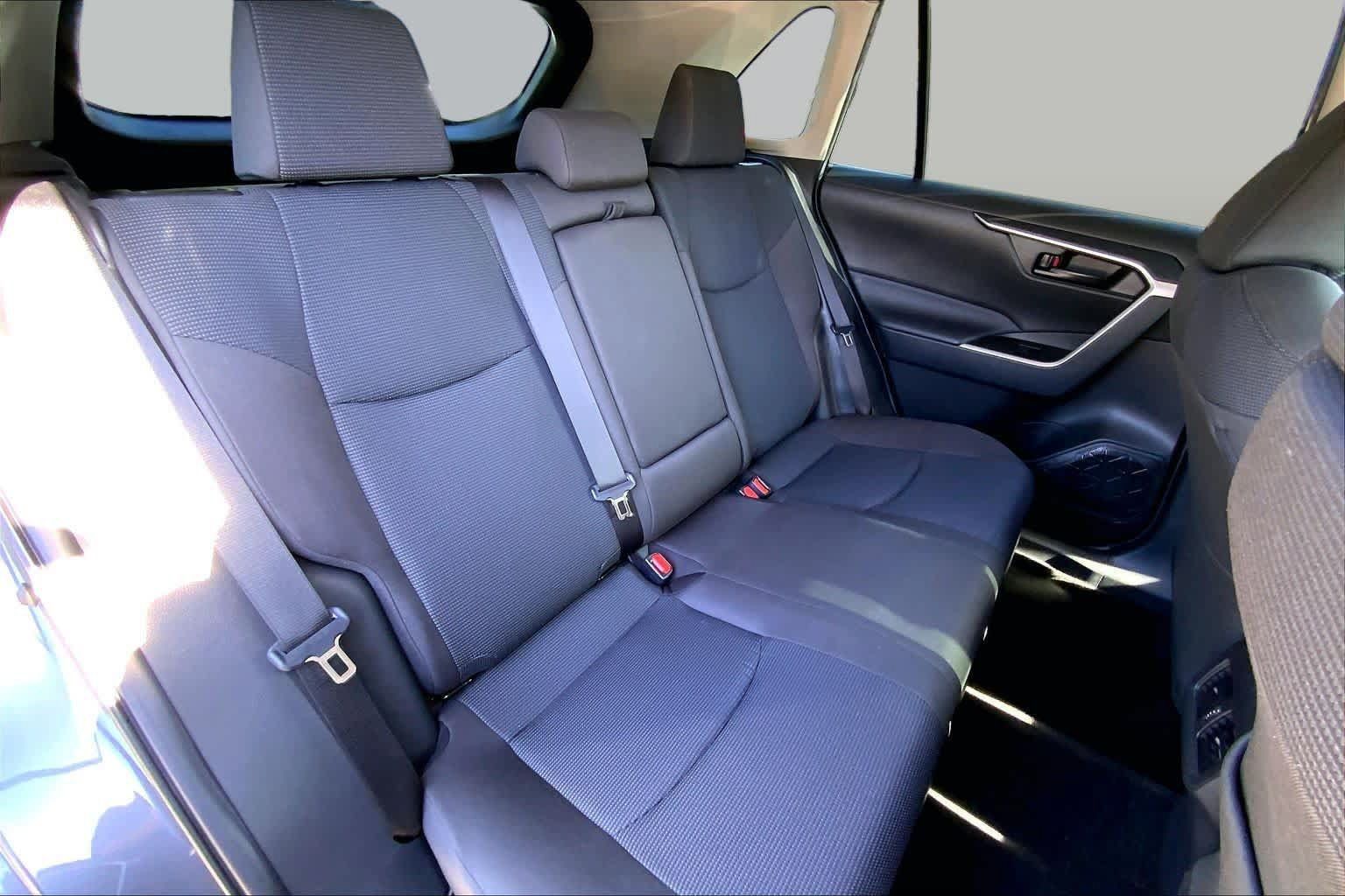 Used 2024 Toyota RAV4 LE AWD/4WD image 19