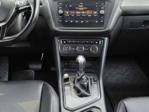 Used 2018 Volkswagen Tiguan SE image 15