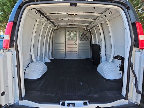 Used 2024 Chevrolet Express 2500 image 19