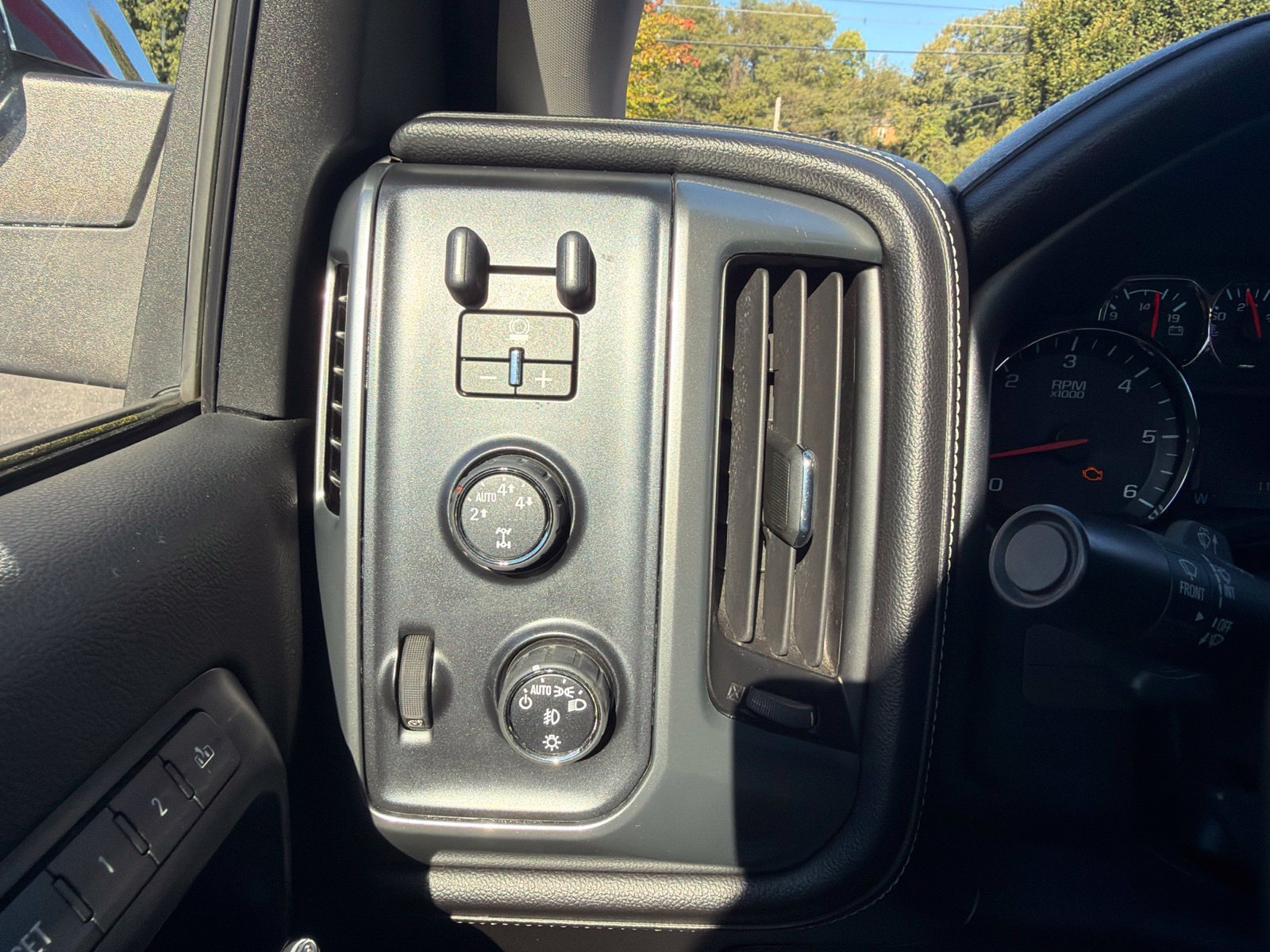 Used 2014 Chevrolet Silverado 1500 LTZ AWD/4WD image 18