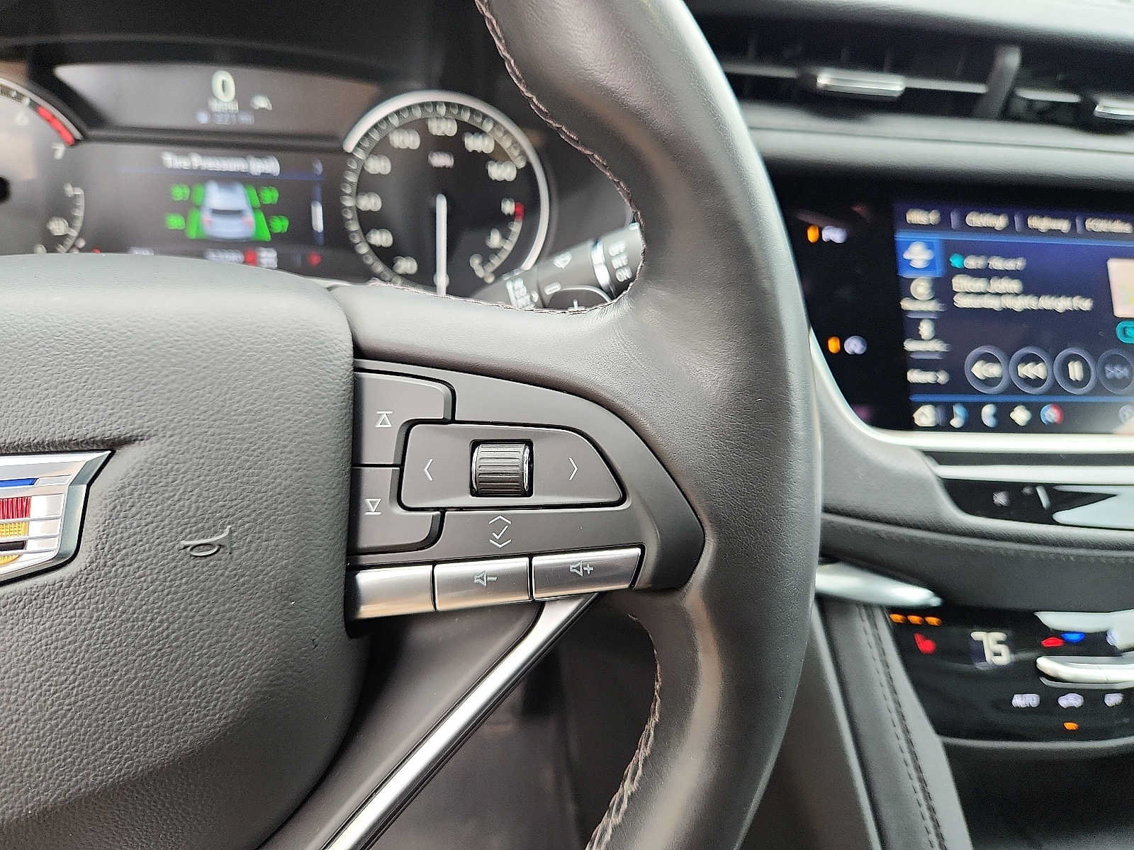 Used 2024 Cadillac XT6 Luxury w/ LPO, Floor Liner Package AWD/4WD image 21