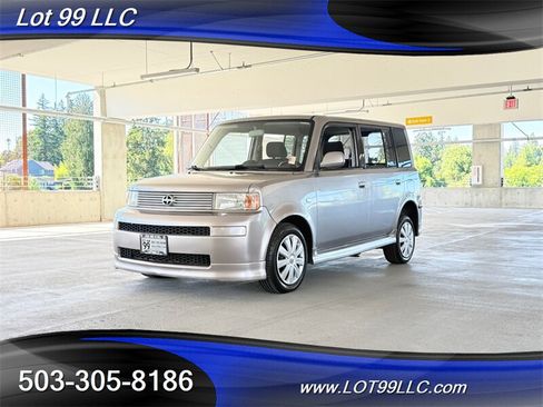 Used 2005 Scion xB FWD image 9