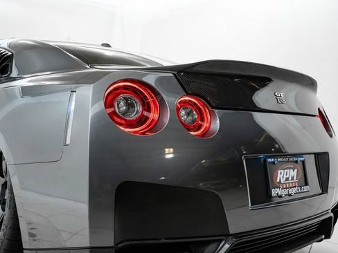 Used 2010 Nissan GT-R Premium image 12