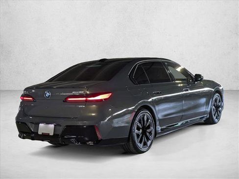 Used 2023 BMW i7 xDrive60 AWD/4WD image 5