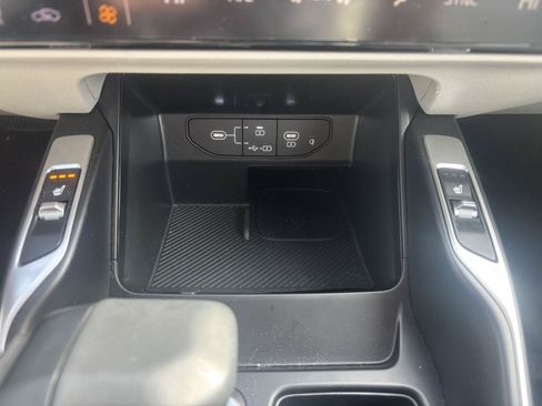 Used 2025 Kia Sorento S FWD image 18