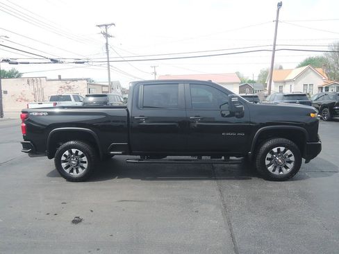 Used 2024 Chevrolet Silverado 2500 Custom w/ Custom Convenience Package AWD/4WD image 2