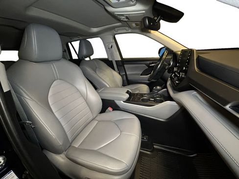 Used 2022 Toyota Highlander XLE image 15