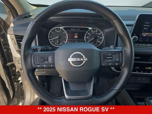 Used 2025 Nissan Rogue SV AWD/4WD image 22