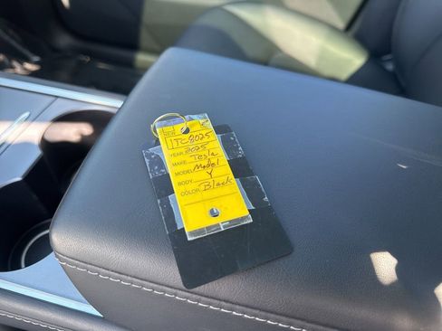 Used 2025 Tesla Model Y Long Range image 37