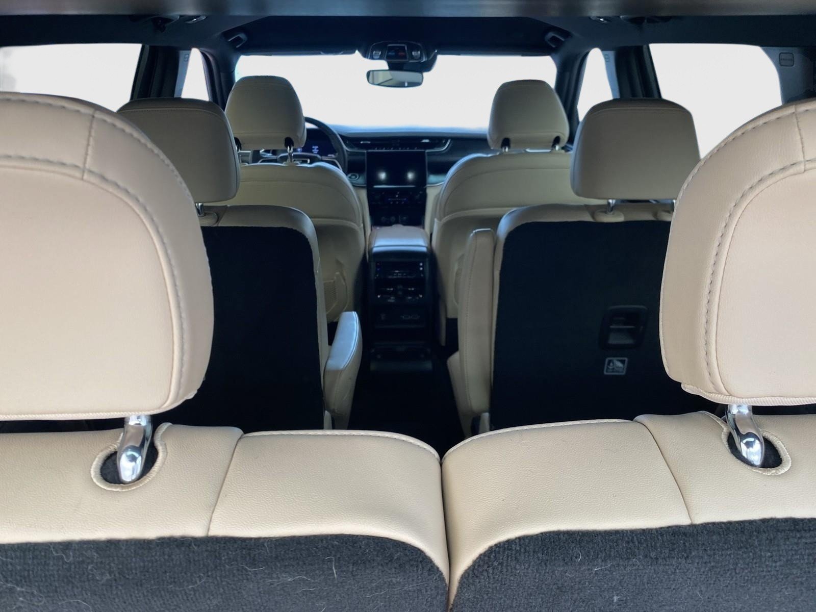 Used 2023 Jeep Grand Cherokee L Limited AWD/4WD image 18