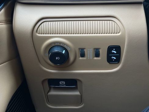 Used 2025 Jeep Grand Wagoneer Series III AWD/4WD image 14