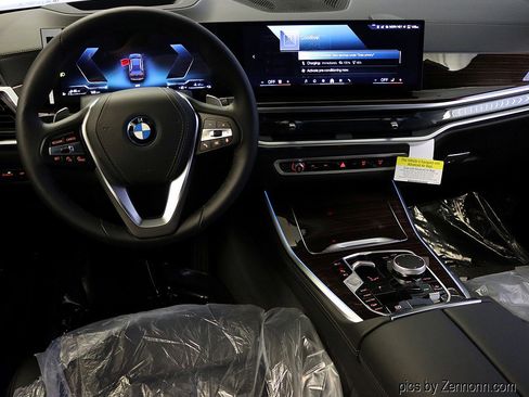 Used 2026 BMW X5 xDrive50e image 16