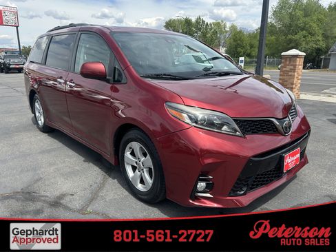 Used 2018 Toyota Sienna SE FWD image 1