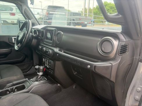 Used 2021 Jeep Wrangler Sport AWD/4WD image 19