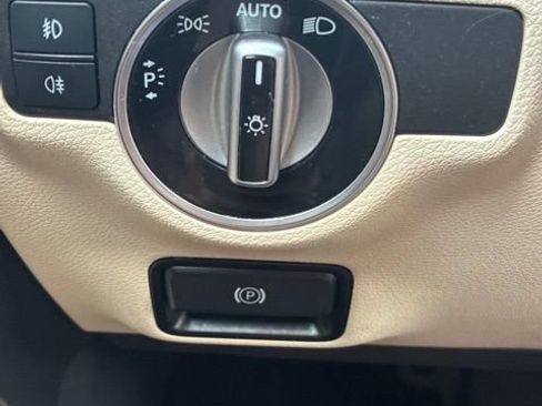 Used 2019 Mercedes-Benz GLA 250 4MATIC w/ Premium Package image 14