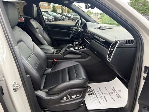 Used 2020 Porsche Cayenne AWD/4WD image 12