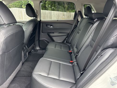 Used 2023 Nissan Rogue SV FWD image 10