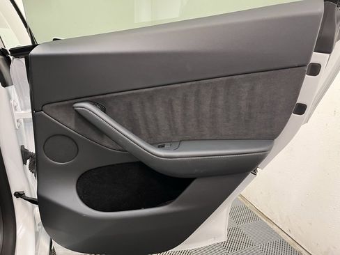 Used 2023 Tesla Model Y Long Range image 18
