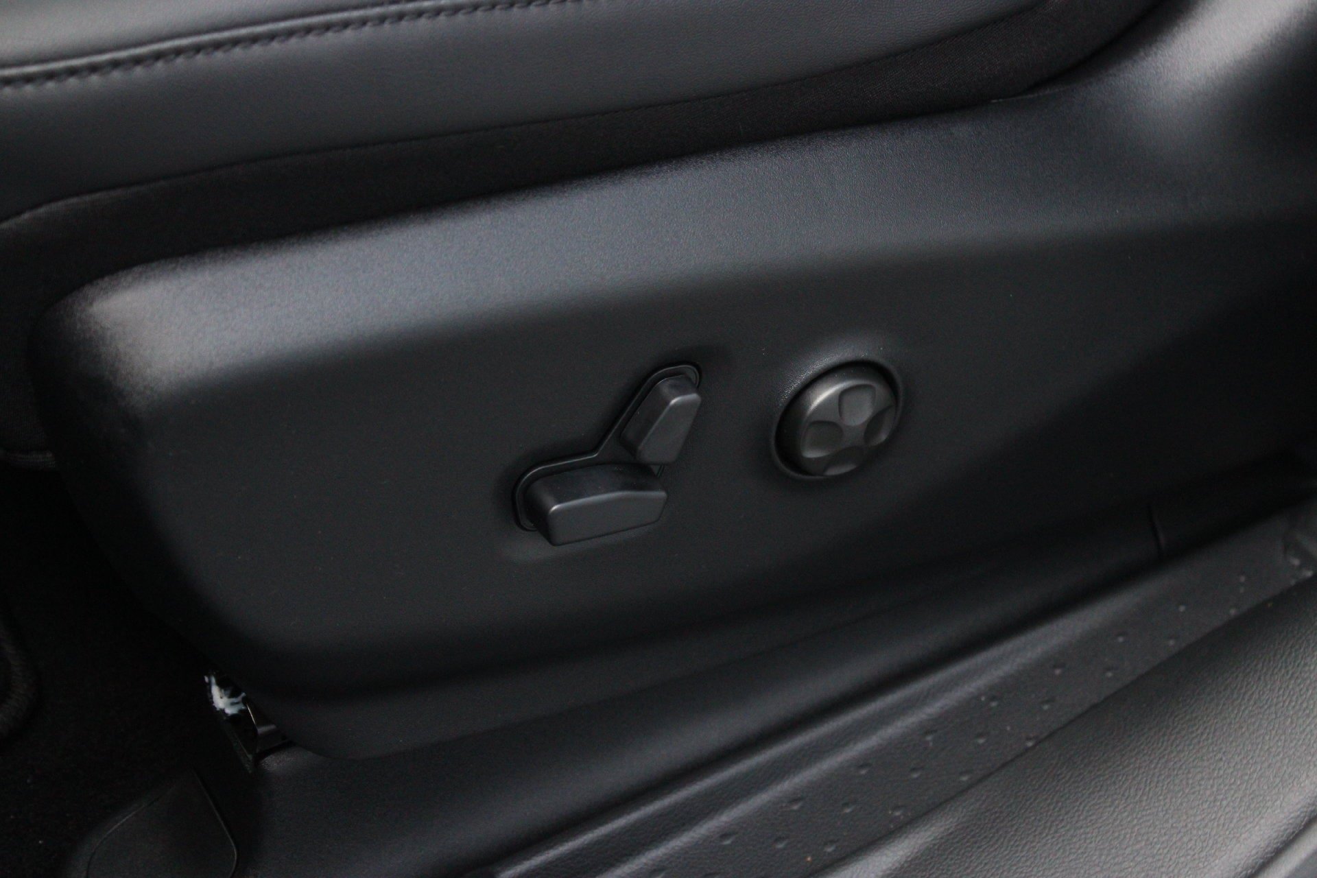 New 2027 Chrysler Pacifica Select FWD image 13
