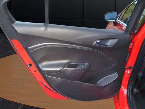 Used 2017 Chevrolet Cruze Premier image 29