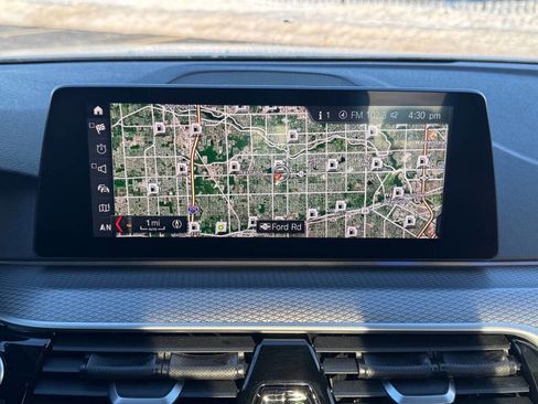 Used 2019 BMW 530i xDrive w/ M Sport Package image 10