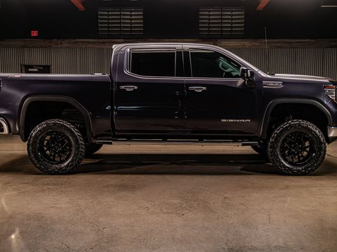 Used 2022 GMC Sierra 1500 SLT w/ SLT Premium Plus Package AWD/4WD image 11