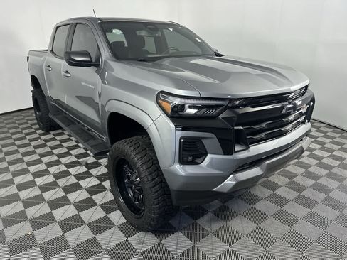 Used 2023 Chevrolet Colorado Z71 w/ Z71 Convenience Package 2 AWD/4WD image 2