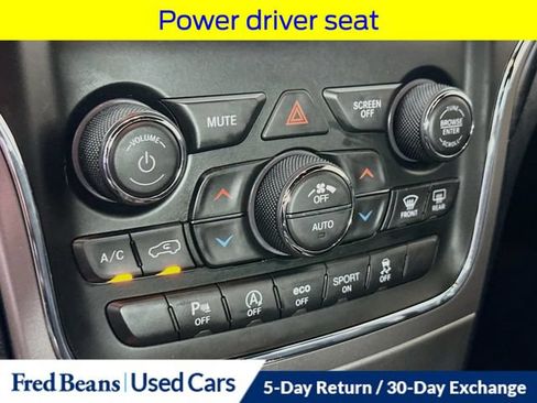 Used 2021 Jeep Grand Cherokee Laredo AWD/4WD image 19
