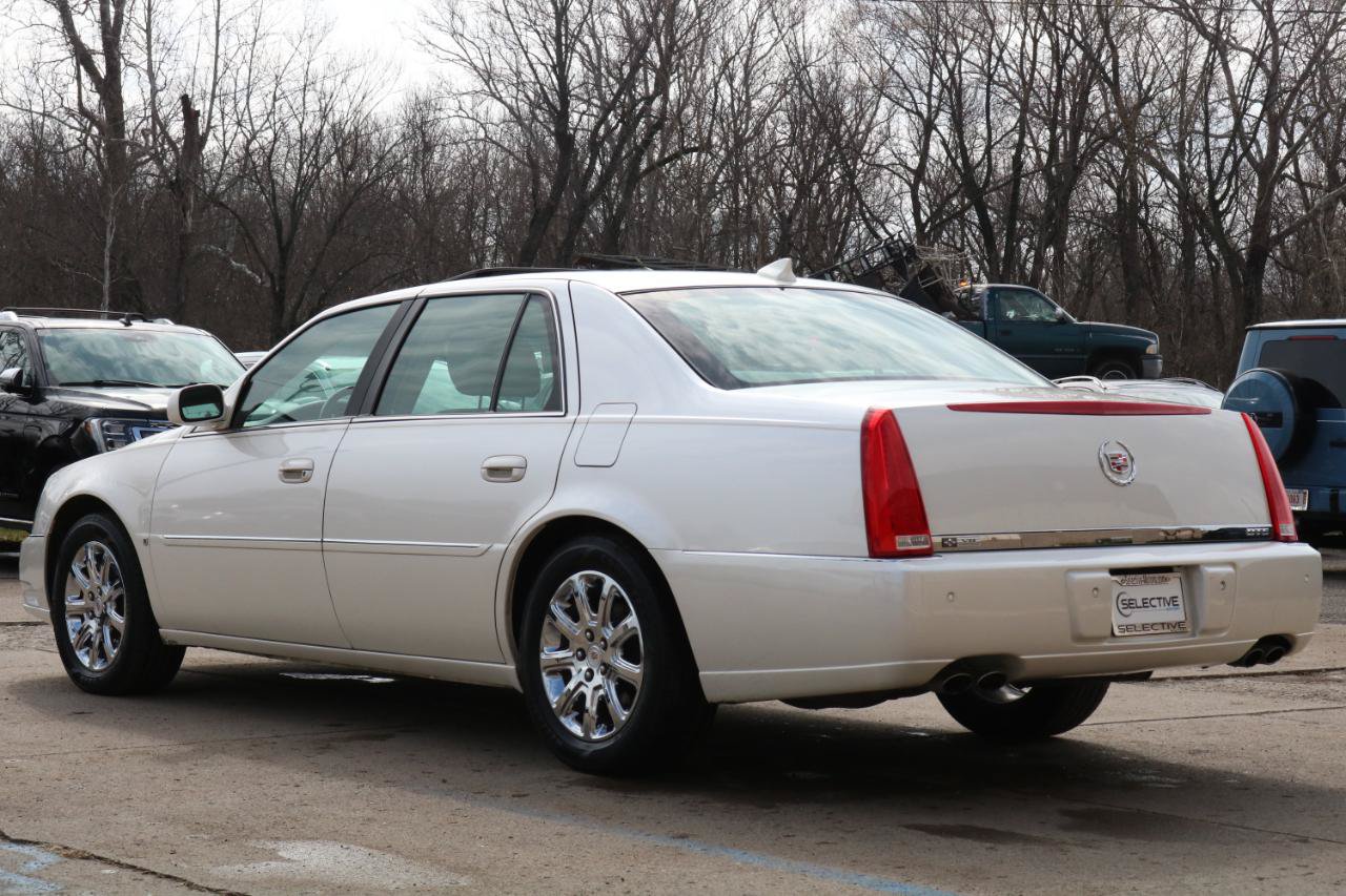 Used 2009 Cadillac DTS w/ Sun And Sound Package FWD image 15