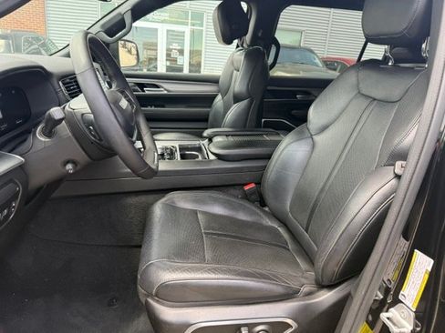 Used 2023 Jeep Wagoneer L Series II AWD/4WD image 23