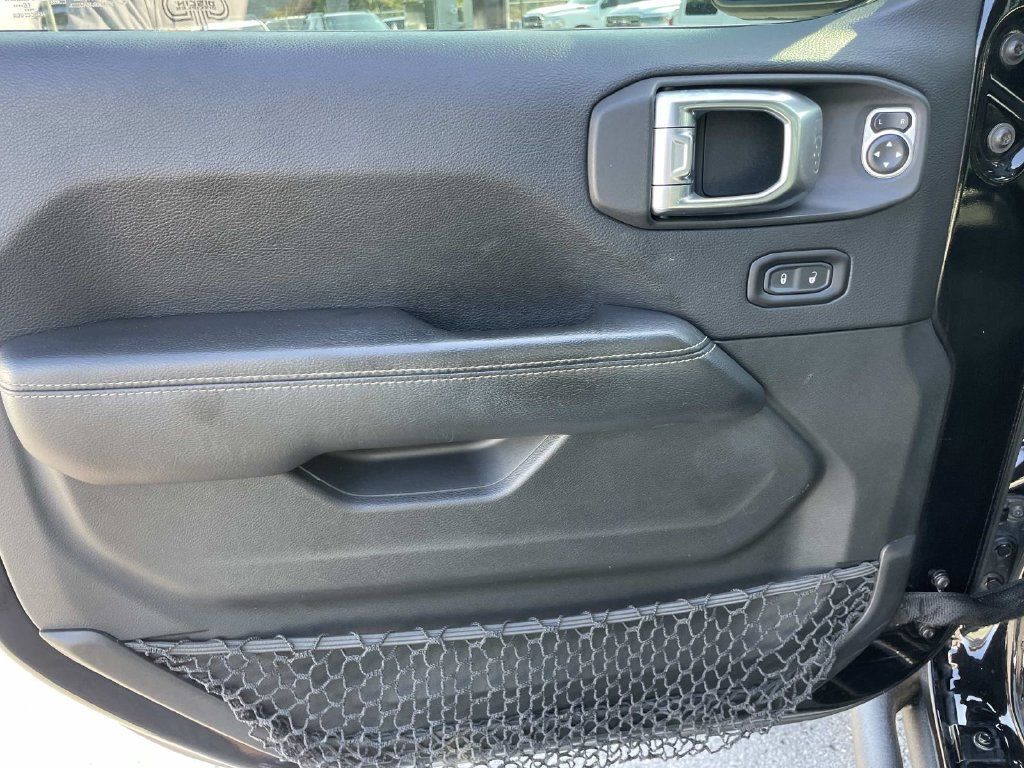 Used 2018 Jeep Wrangler Unlimited Sahara AWD/4WD image 44